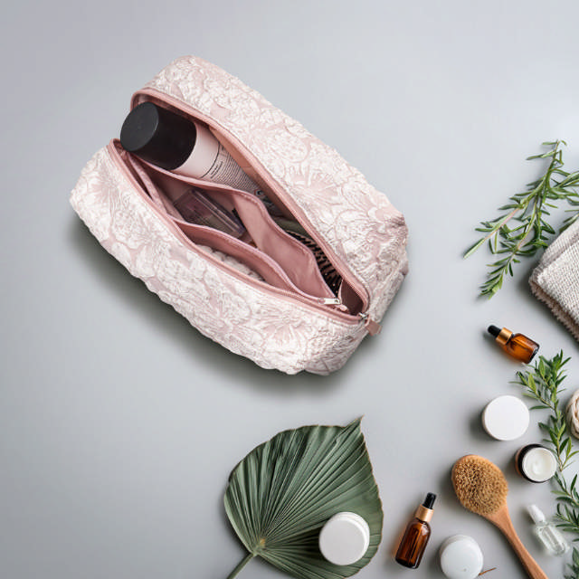 Gillian Jones Karen Toilettaske i Rosa Brokade